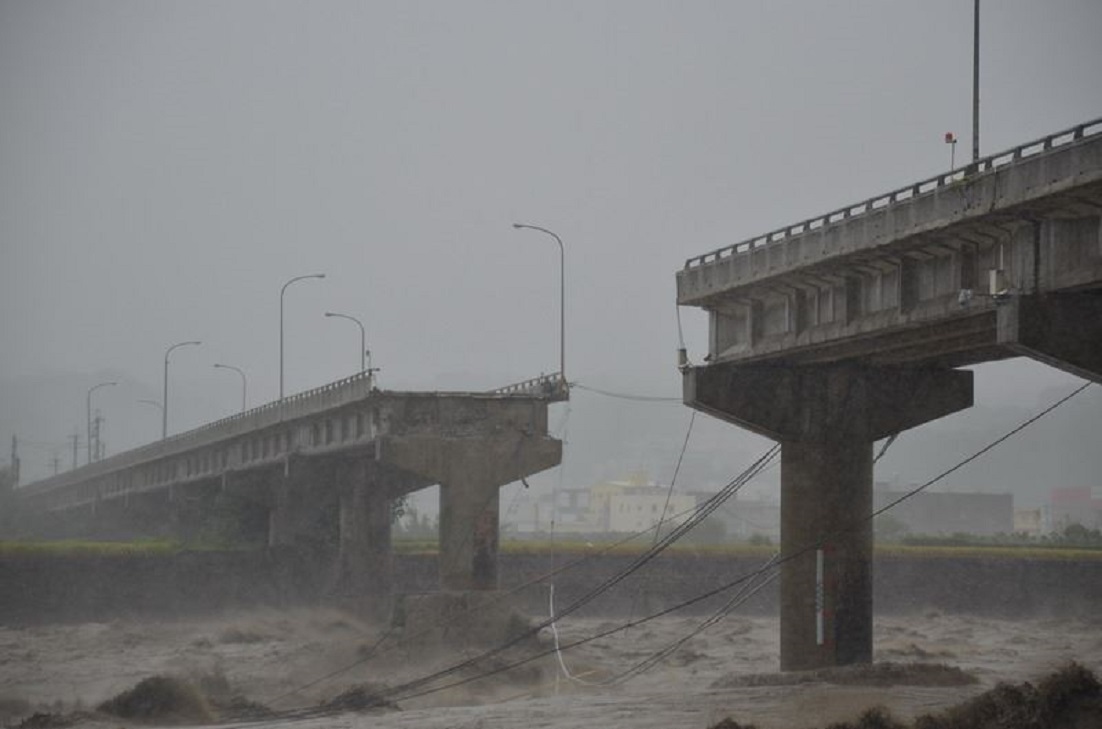 ▲新竹縣舊中正大橋6年前也因颱風而斷裂。（圖／新竹縣政府資料照片）
