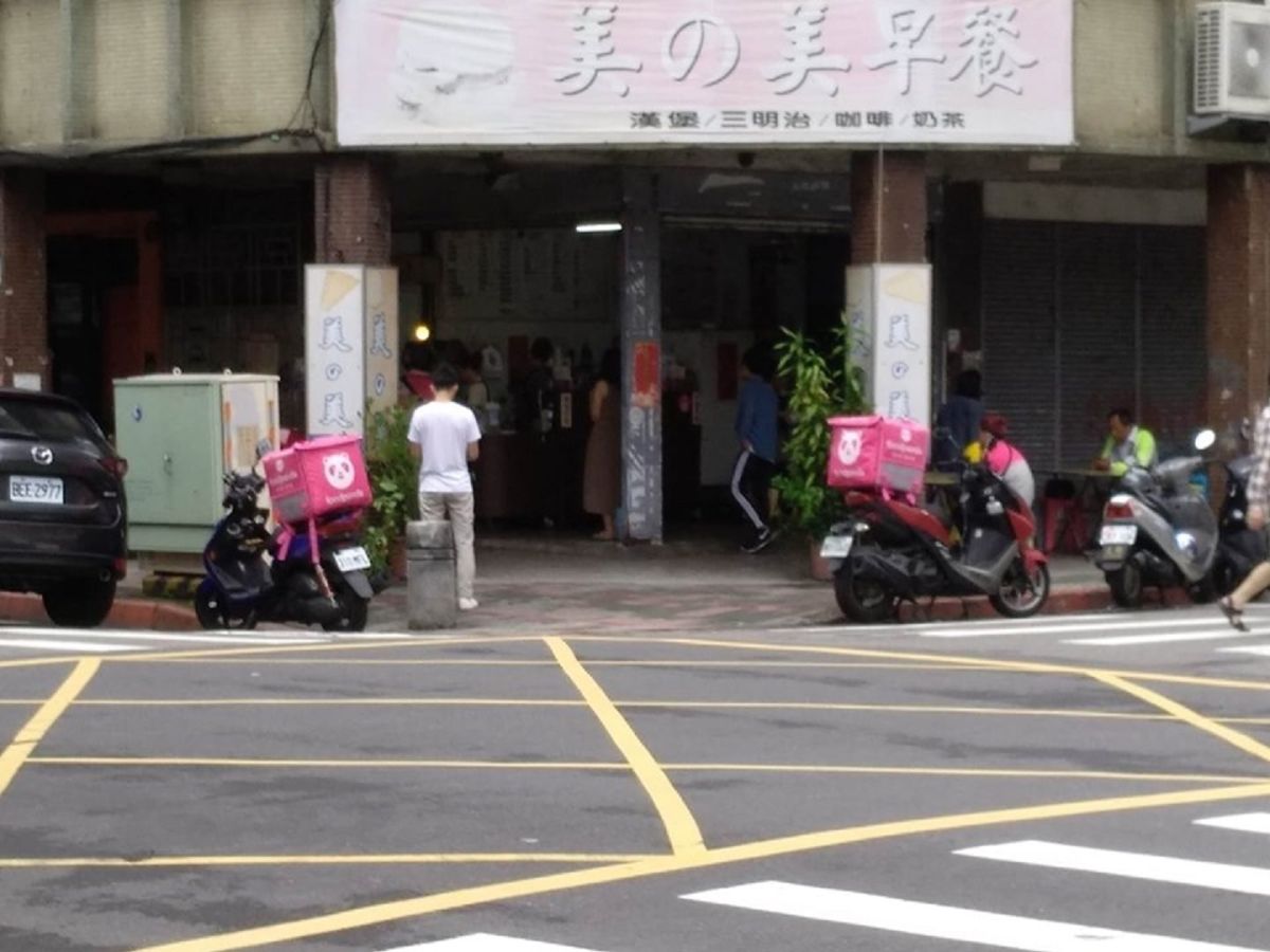 ▲外送員到店面取餐。示意圖與本文無關。（圖／翻攝爆怨公社）