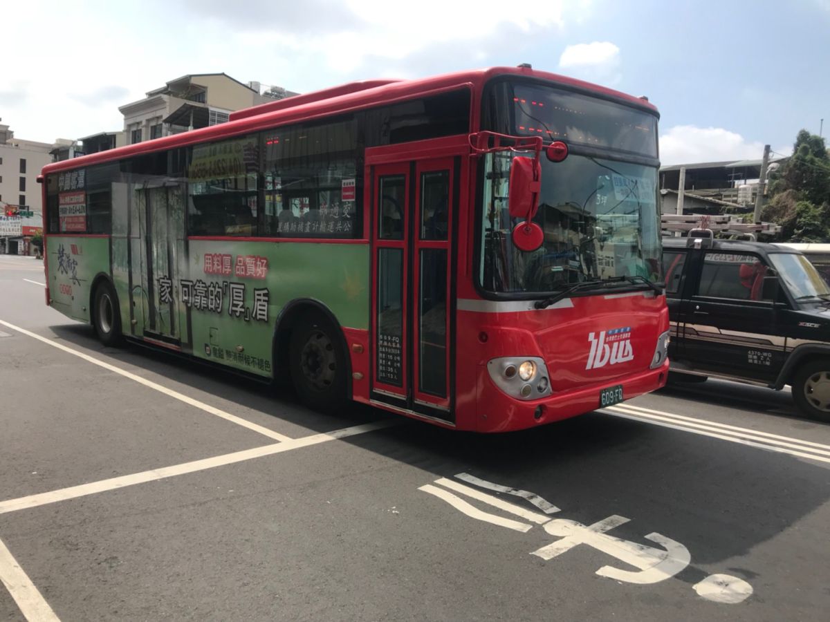 ▲公車是不少人通勤時重要的交通工具。 (圖／NOWnews資料照片)