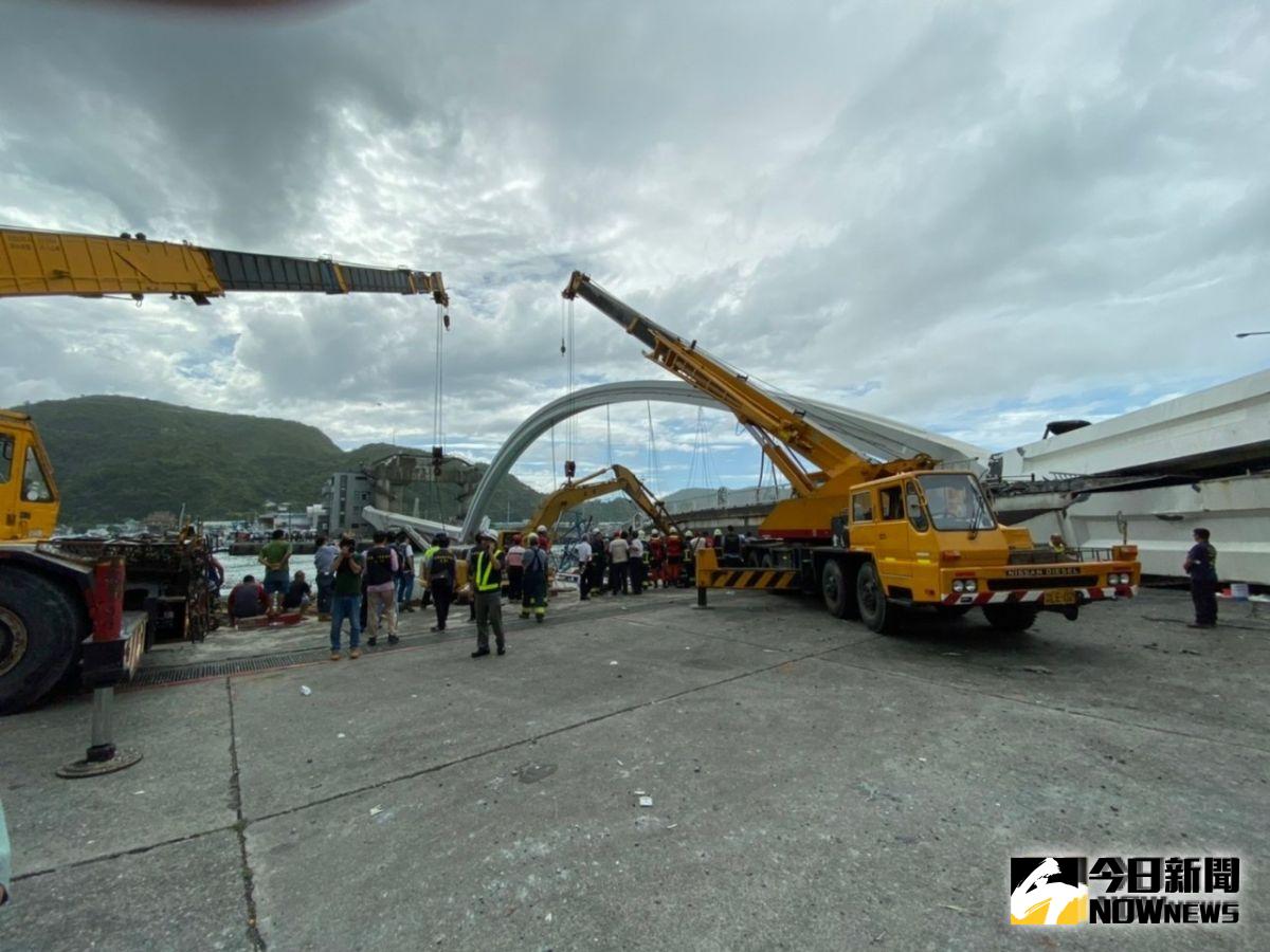 ▲宜蘭縣南方澳跨港大橋今（ 1 ）日上午 9 時許驚傳倒塌，交通部成立災害應變中心，通知相關部會進駐。（圖／記者陳明安攝, 2019.10.01）