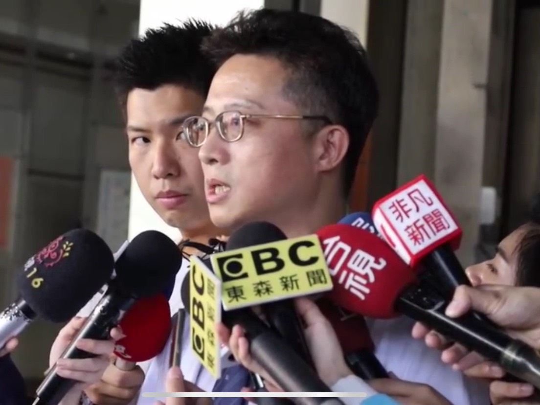 ▲張姓司機經過胸管引流，脾臟出血和骨盆出血的情況有穩定下來，將轉至加護病房醫治。(圖/記者宋原彰翻攝)