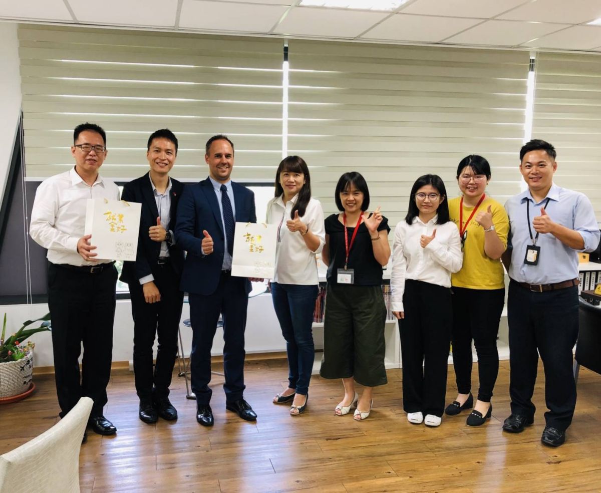 ▲臺中市就業服務處長傅晶如（左四）與丹麥辦事處洽辦首場風能就業博覽會(圖／ 台中市勞工局提供）