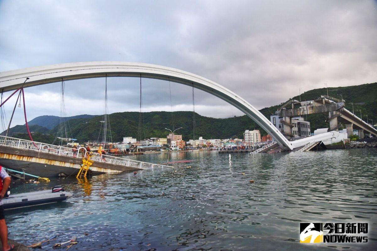 ▲南方澳大橋崩塌，傳出有工程顧問公司早就向港務公司提出警告，但被交通部駁斥「查無此事」。（圖／記者陳明安攝, 2019.10.01）