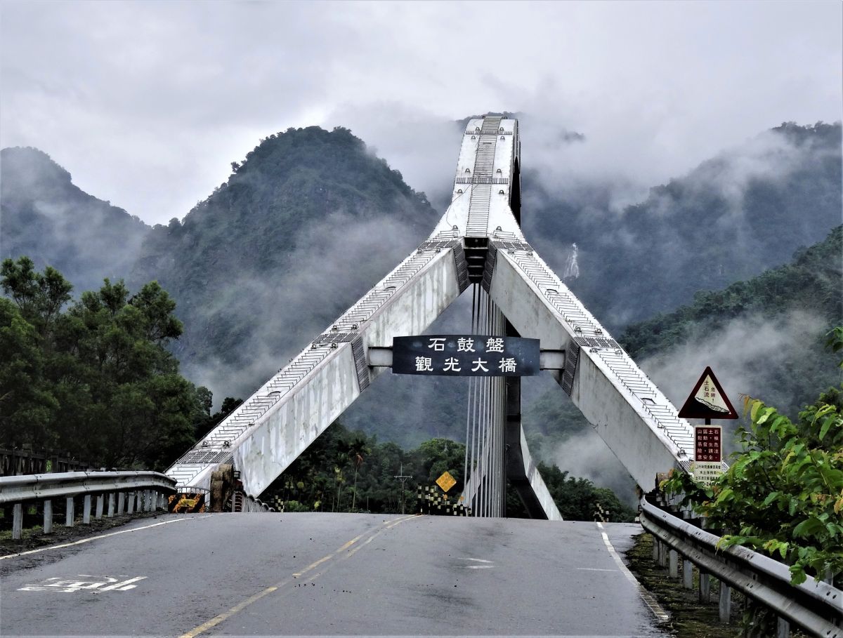 ▲豐山石鼓盤橋仿南方澳大橋打造，縣府回應：結構安全，請用路人安心。（圖/許銘月提供）