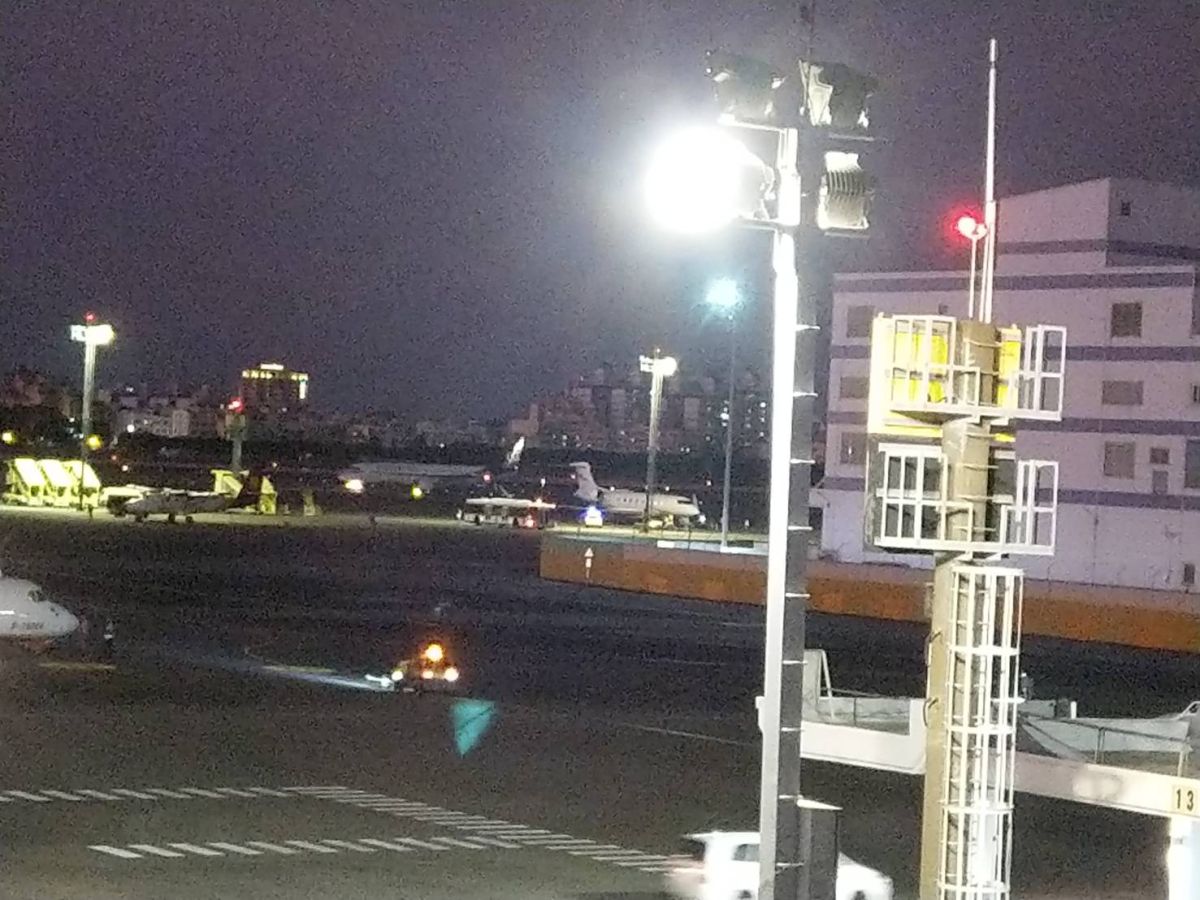 ▲頂新集團一架私人專機因機械故障迫降高雄。（圖／記者蔡佳宏翻攝）
