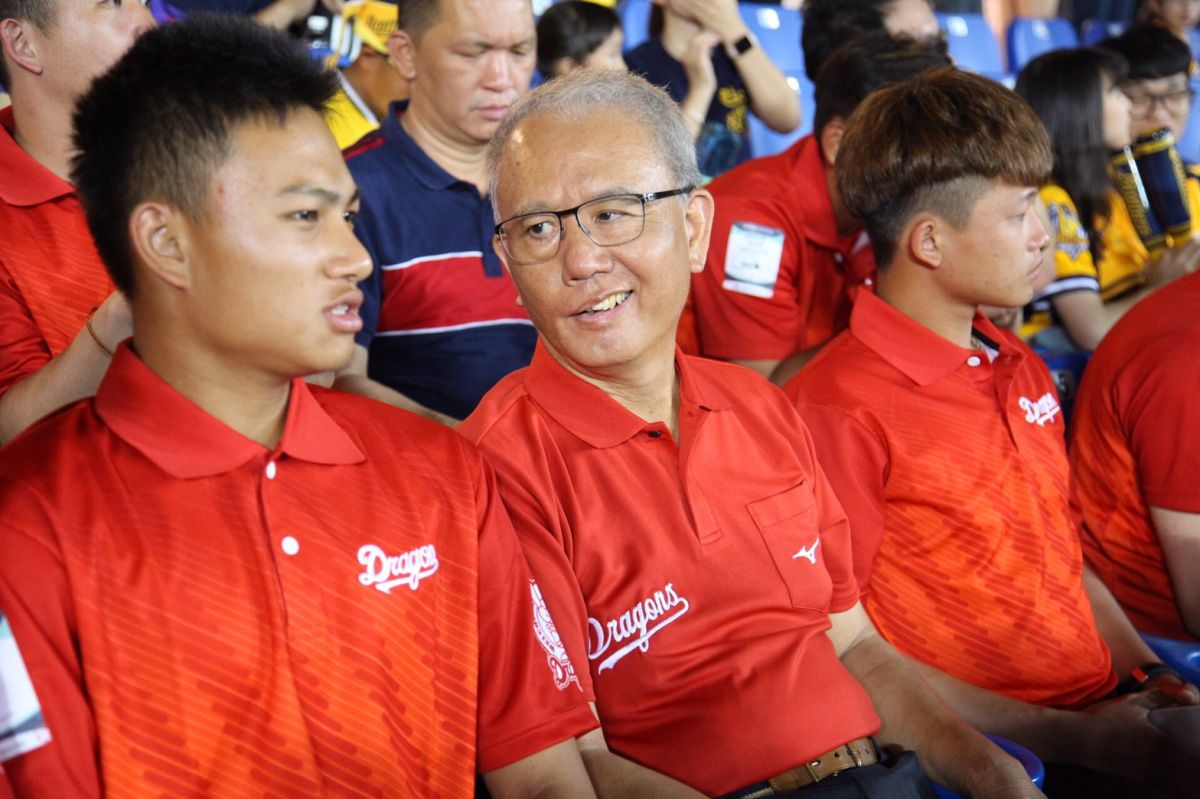 ▲外傳一家搭乘私人飛機從中國大陸南京返台因機械故障，迫降高雄一事，頂新集團三董魏應充做出澄清。（圖／翻攝自臉書-來自永靖的老園丁魏應充）