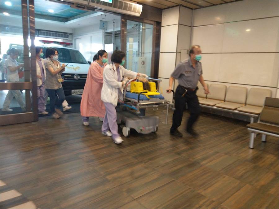 ▲張男的女兒就是在羅東博愛醫院任職的居家護理師，聽到消息後，人雖在外，仍忍痛並盡責地將手邊工作做好。（圖／醫院提供）