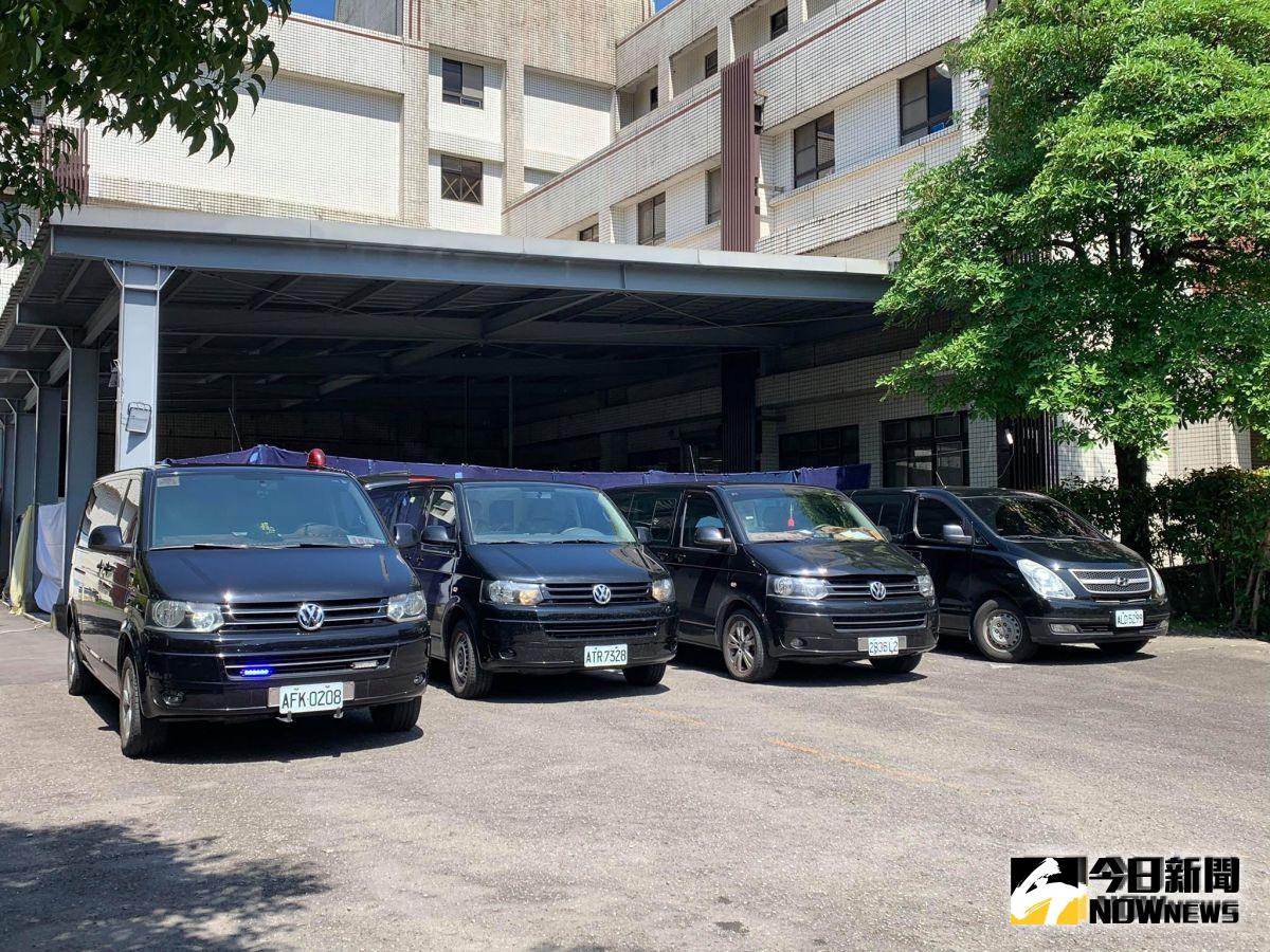 ▲4座遺體約在11點15分送往縣立殯儀管理所（福園）保存。（圖／記者宋原彰攝，2019.10.02）