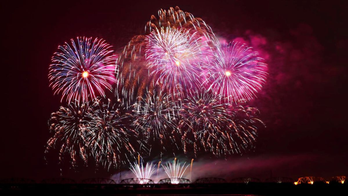 ▲10日將於「屏東河濱公園」施放長達42分鐘的國慶煙火秀。（圖／屏縣府提供）