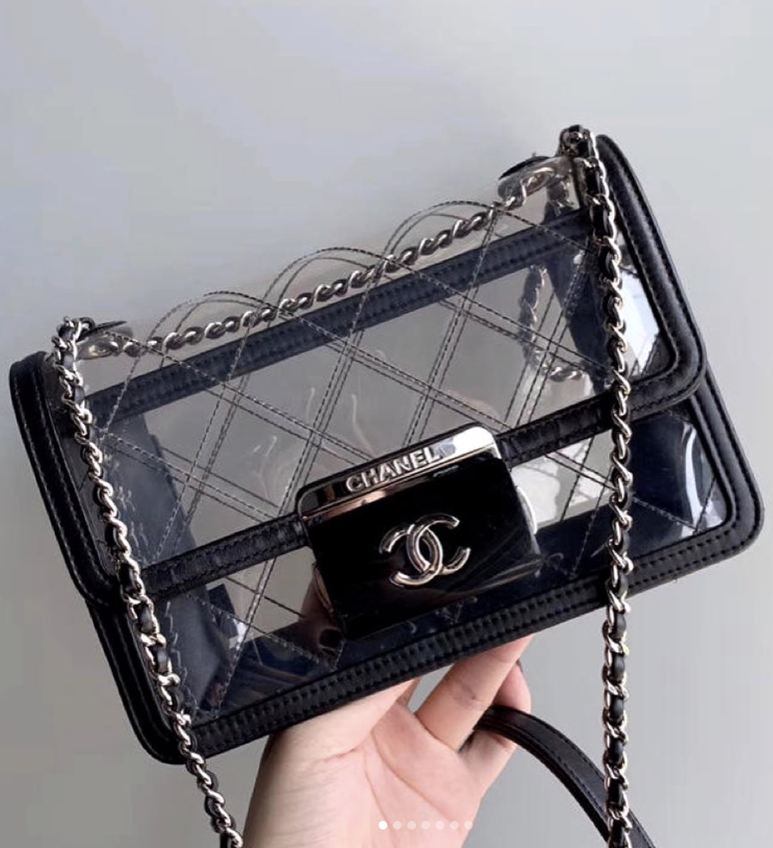 2018年掀起了一波PVC塑膠包時尚風潮，這股PVC風潮延續至今不減其魅力(IG:areaclassic668)