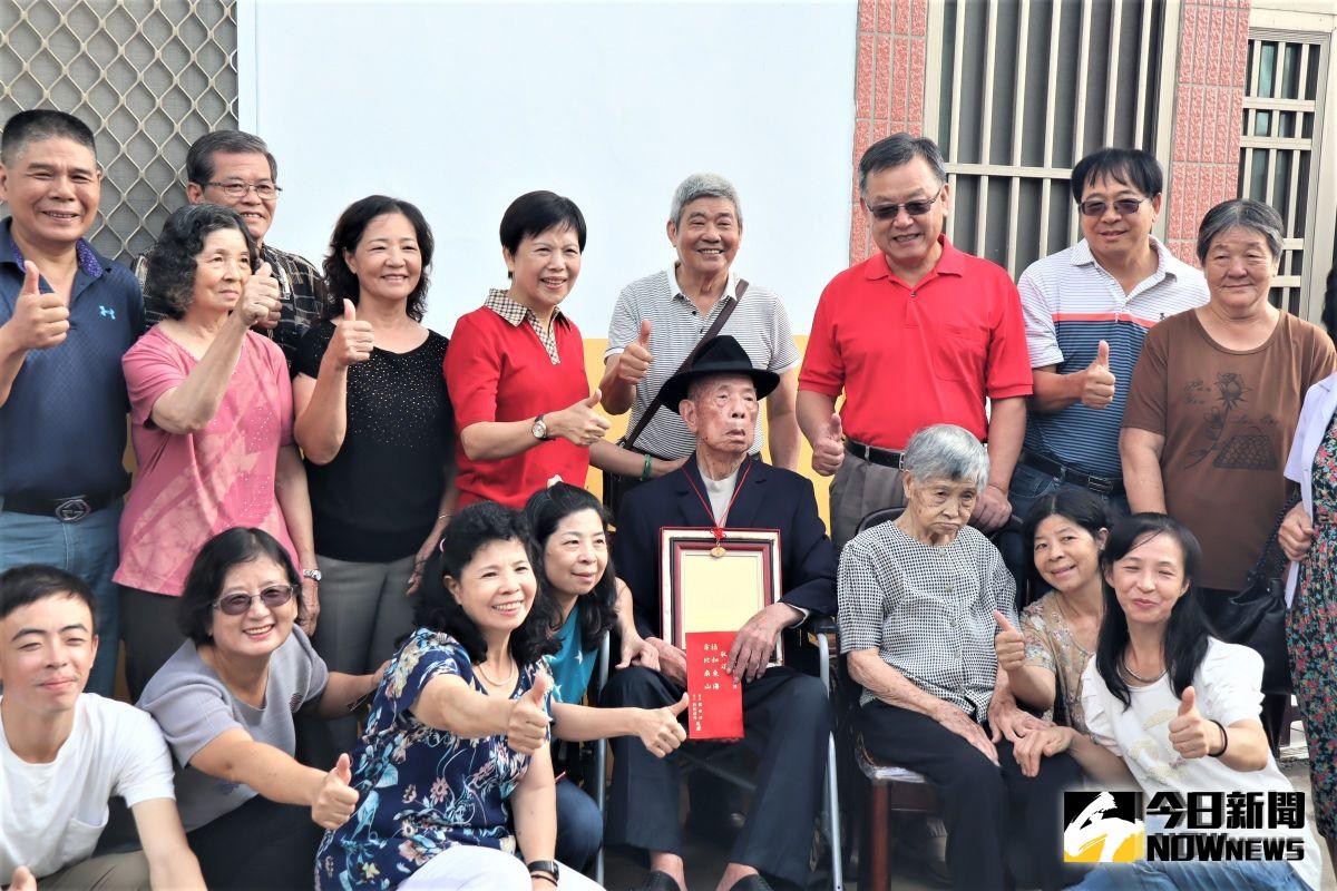 ▲陳晚教老先生家中6代同堂、妻子也高壽96歲，開枝散葉多達百餘人，許多子孫專程由台灣各地趕回歡慶重陽。（圖／記者張塵攝，2019.10.02）