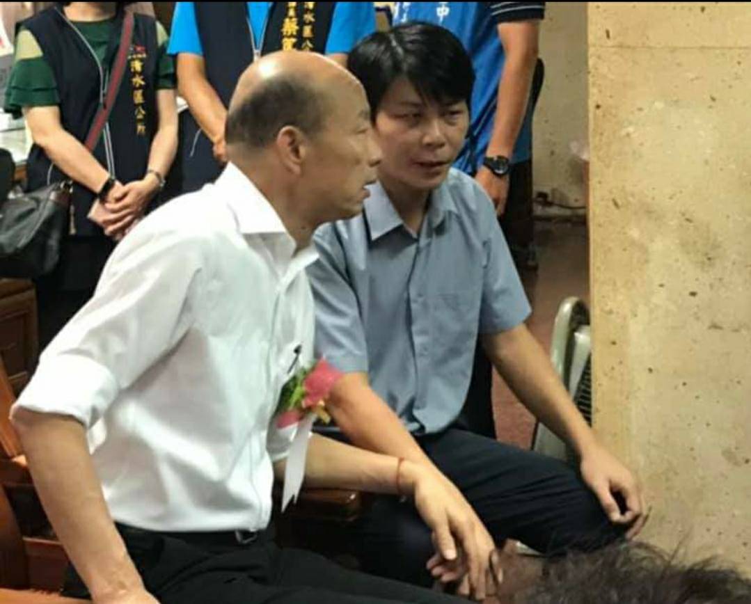 ▲國民黨中央召開中常會，正式提名韓家軍「最強菜販」林佳新，參選台中第一選區立委。 (圖／擷取林佳新臉書2019.10.2)