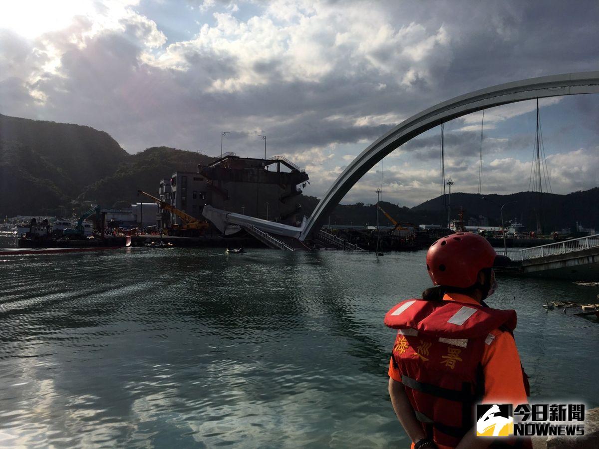 ▲南方澳大橋坍塌，凸顯了蔡政府在救災上的諸多疏失。（圖／記者陳志仁攝, 2019.10.02）
