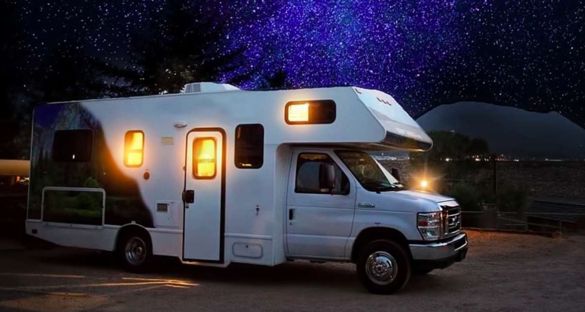 ▲露營車上有許多功能，有廁所、廚房臥室等設備。（圖／取自pixabay）