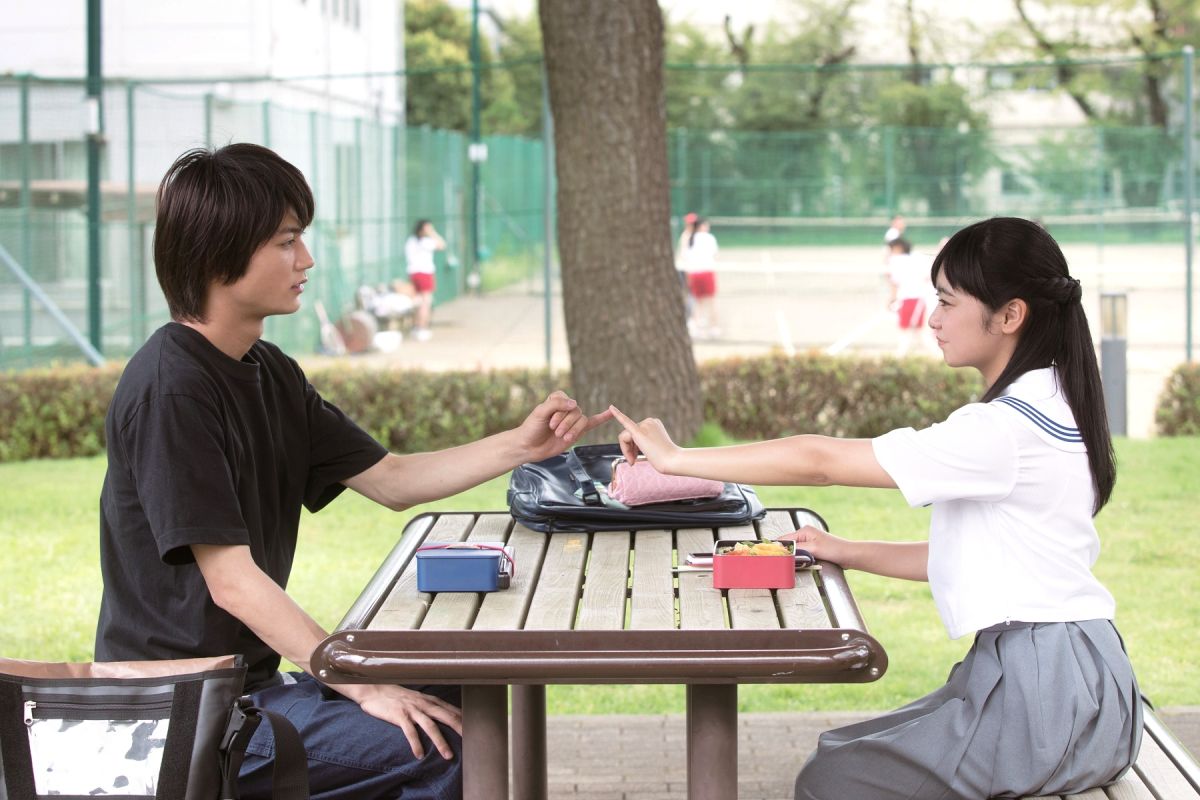 ▲板垣瑞生（左）在片中化身料理達人。（圖／采昌）