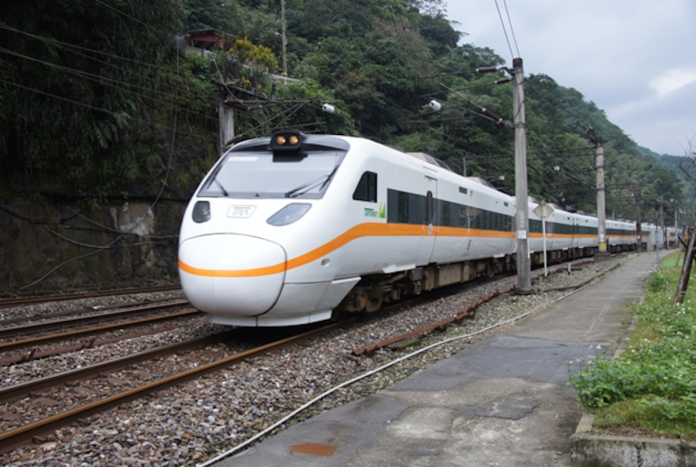 ▲因應國慶假期旅運需求，台鐵 10 月 9 日至 14 日東線再加開自強號 6 列次加班車。（圖／台鐵）