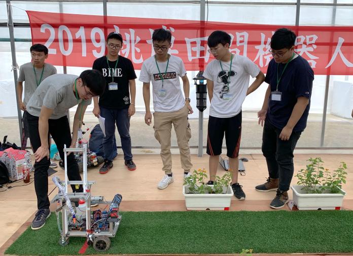 ▲嘉大田間機器人「普羅米修斯號」拿到2019桃園農業博覽會闖關競賽冠軍。（圖/嘉大提供，2019.10.04）