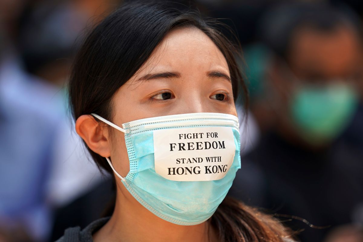 ▲香港政府擬公布「禁蒙面法」，不少香港民眾得知消息後相當憤怒。（圖／美聯社／達志影像）
