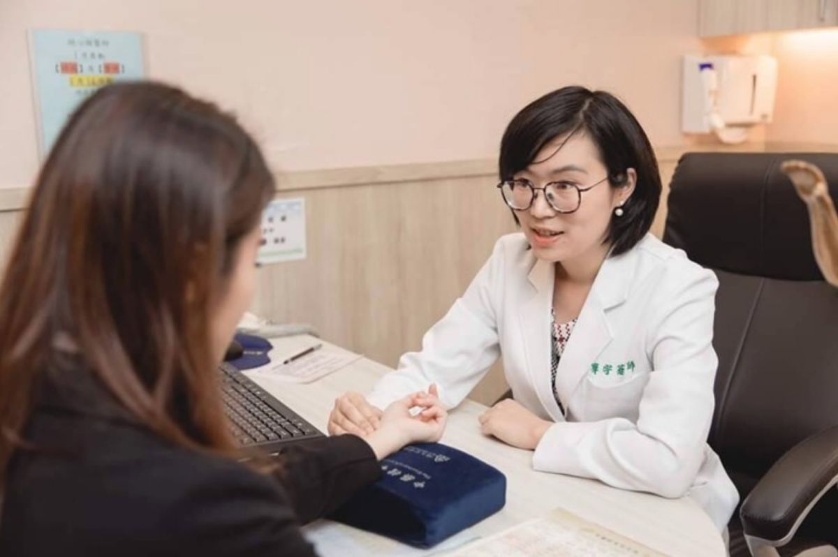 ▲家庭主婦過度使用手指，中醫提醒恐形成「板機指」。（圖／風澤中醫診所提供）