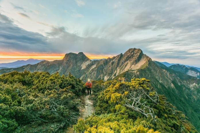 行政院推動山林大解禁，整修山屋並簡化登山申請流程，推廣登山觀光。（Shutterstock）