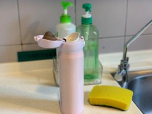 ▲可運用小蘇打粉、白醋、沸水等，幫助保溫瓶、水壺恢復乾淨。（圖／信義居家提供）