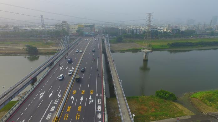 台南重要橋梁完工 　鹽水溪橋全線開放通車
