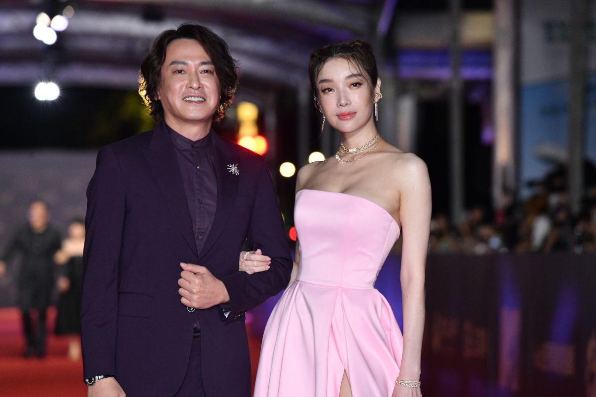 ▲蔡淑臻（右）、王識賢攜手走紅毯。（圖／NOWnews攝影中心）