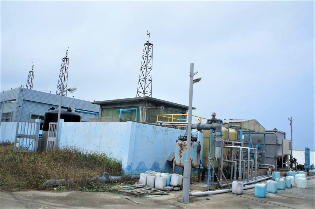 ▲馬公桶盤嶼居民自9月26日就因海水淡化廠機組故障無水可用，因零件必須由台灣運抵，島上已逾10日無水可用。（圖／桶盤居民提供）