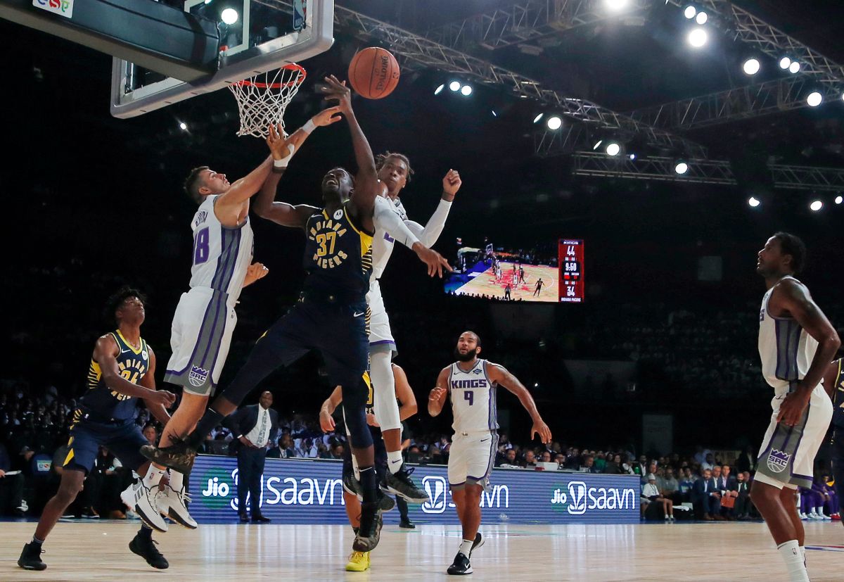 溜馬和國王在印度首次進行NBA季前熱身賽。（圖／美聯社／達志影像）