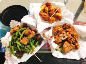 ▲近日有男網友透露，自己日前叫外送鹹酥雞，點了「四季豆」，但送來時一看「份量」瞬間無言，讓他不禁直呼「瞬間體驗了一把月底有錢人」。（示意圖／NOWnews資料照）