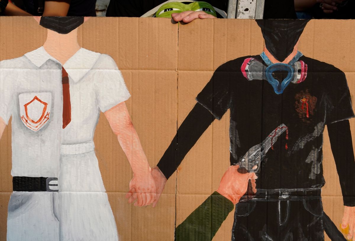 ▲曾姓學生於 10 月 1 日遭港警實彈槍射中左胸一事，進一步激化香港社會警民對立。（圖／美聯社／達志影像）