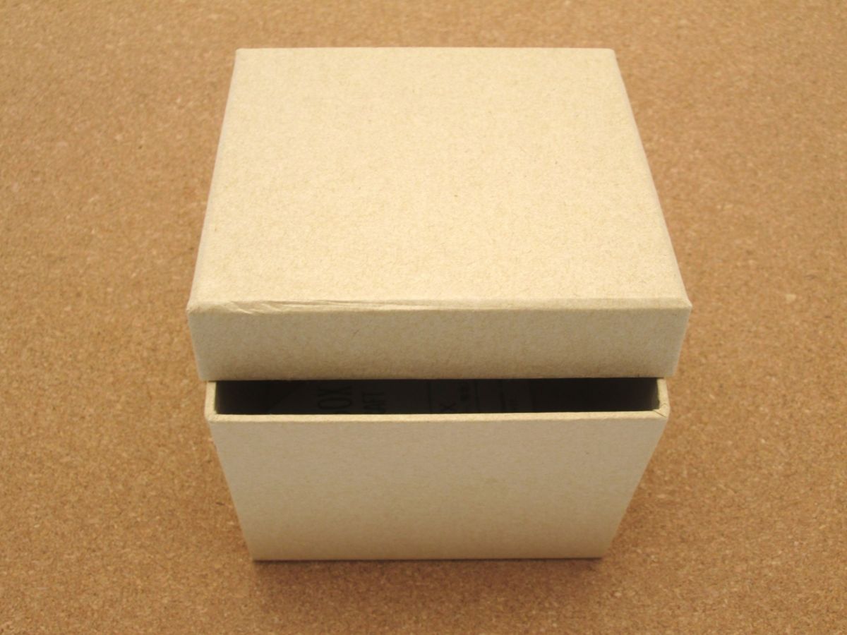 ▲西班牙一名女子幫鄰居保管紙箱，放了幾個月後卻發出陣陣惡臭。（示意圖，非當事紙箱／取自 photoAC ）