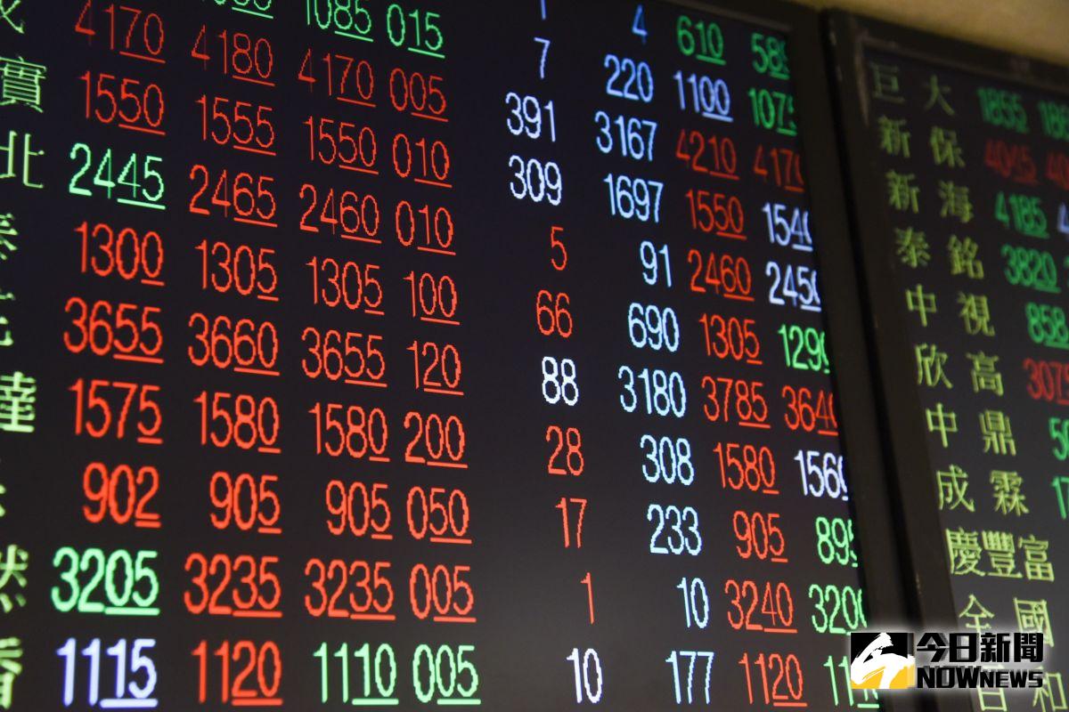▲台股7日早盤相對亞股強勁，漲50多點，來到10954點左右，漲幅0.5%，其中電子股強勁上揚。（圖／NOWnews資料照片）