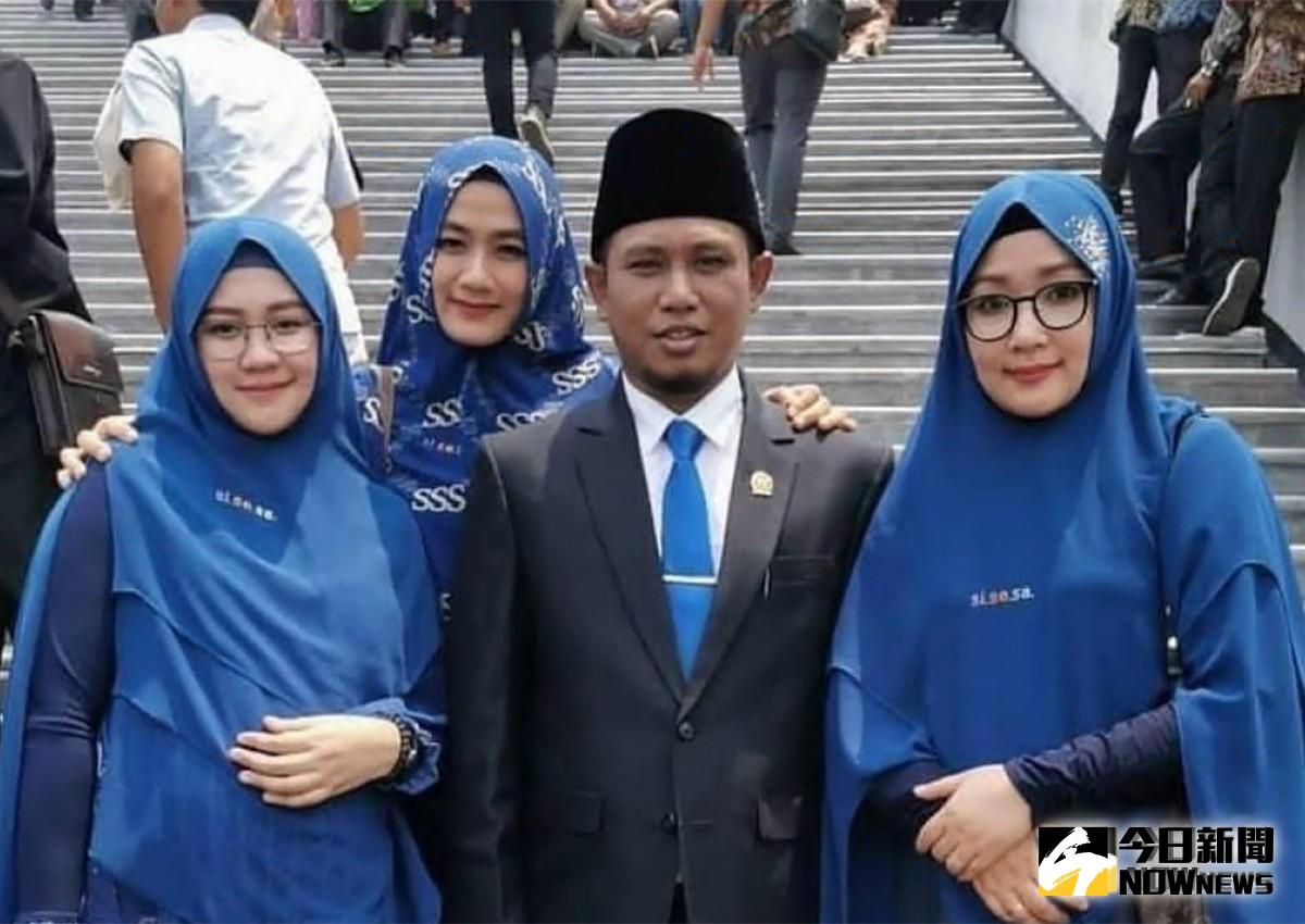 他共攜了三位「妻子」，為印尼首位公然攜帶多位伴侶出現於媒體前的公眾人物。（圖／推特）