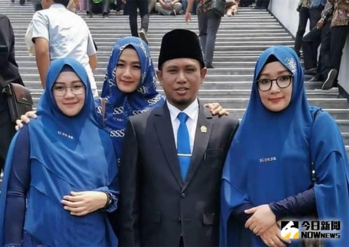 他共攜了三位「妻子」，為印尼首位公然攜帶多位伴侶出現於媒體前的公眾人物。（圖／推特）