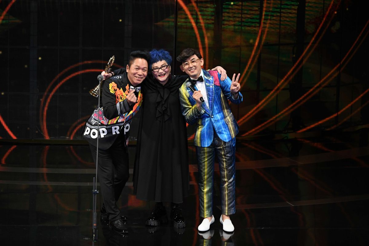 ▲張小燕和徒弟黃子佼、卜學亮開心合照。（圖／三立提供）