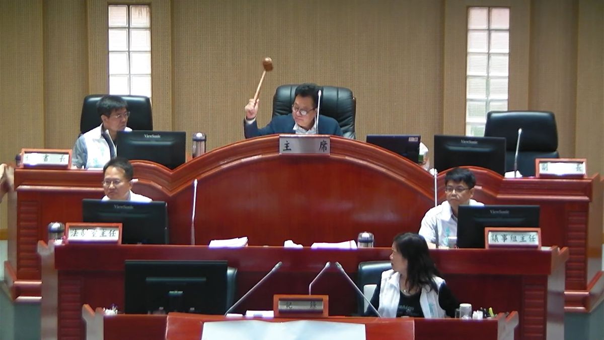 ▲史上頭一遭，金門縣議會開議不到2分鐘宣佈閉會。（圖／翻攝自金門縣議會網路直播影片）
