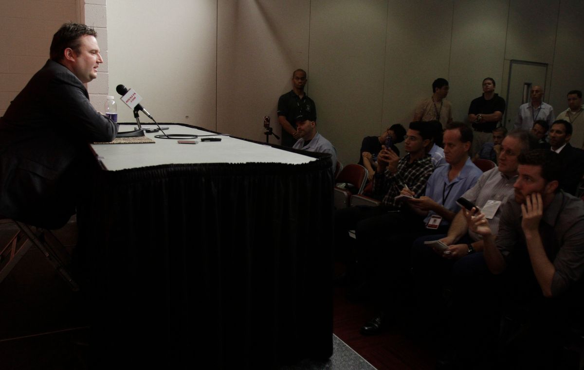 火箭總經理Daryl Morey演講。（圖／美聯社／達志影像）