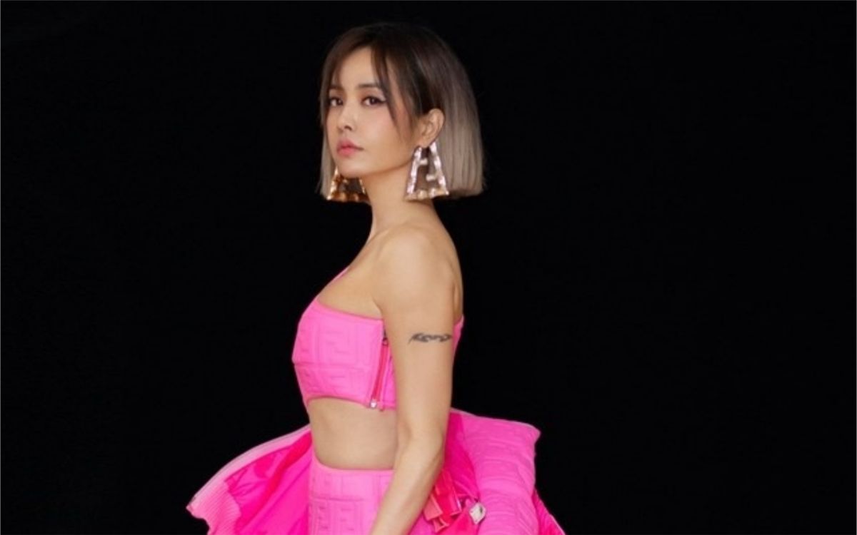 ▲天后蔡依林化身「螢光粉紅芭比」。（圖／翻攝臉書） 