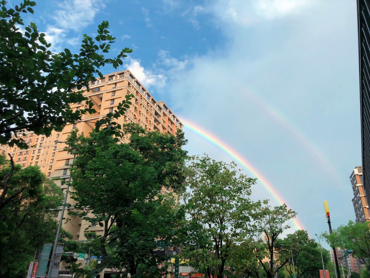 ▲消費者購買預售屋時，應慎選建商品牌，並確認建案是否有履約保證。照片為示意畫面。 (圖／信義房屋提供)