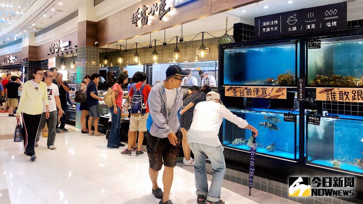 ▲百貨有營業到凌晨2點的深夜食堂，溫暖夜貓族的胃。（圖／記者陳美嘉攝）