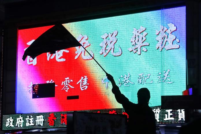 ▲分析指出，隨著示威活動流水式不間斷，香港零售業、餐飲業的業績將持續慘澹。（圖／美聯社／達志影像）