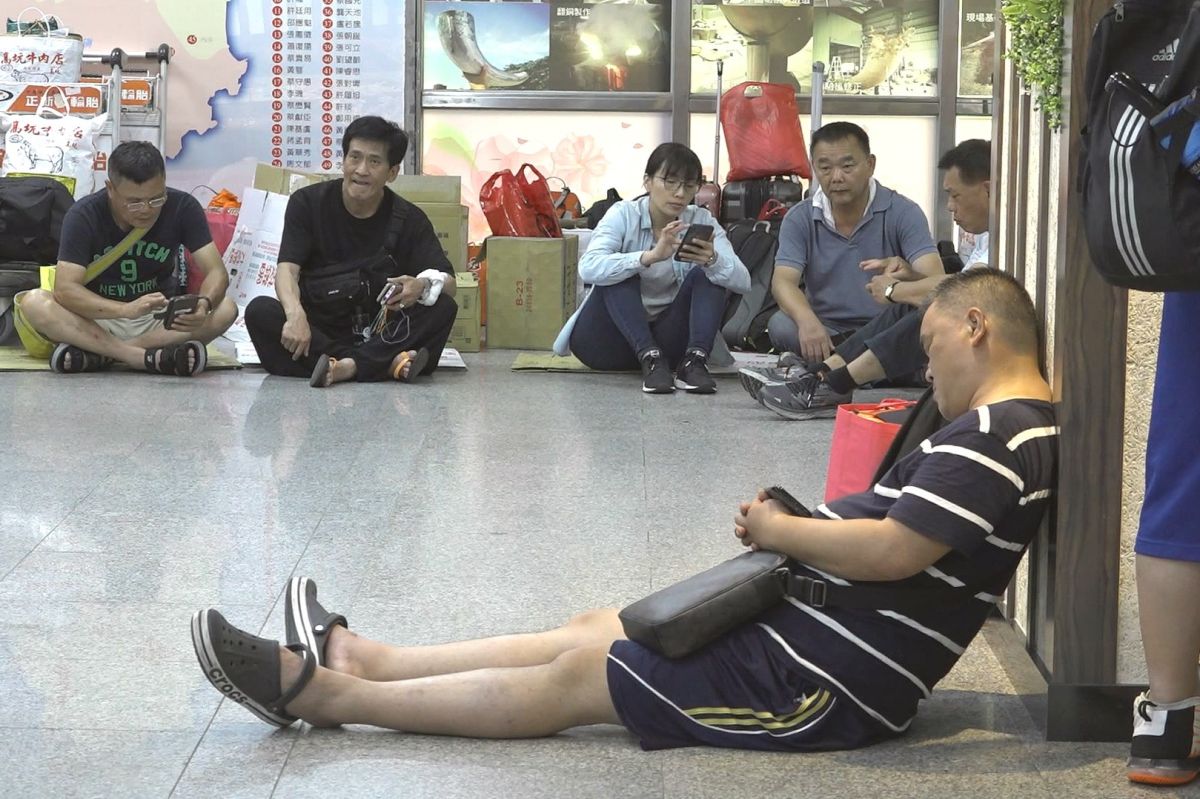 ▲離島民眾經常為了一個機位，就在機場枯等一整天。（圖／蔡若喬攝, 2019.10.09）
