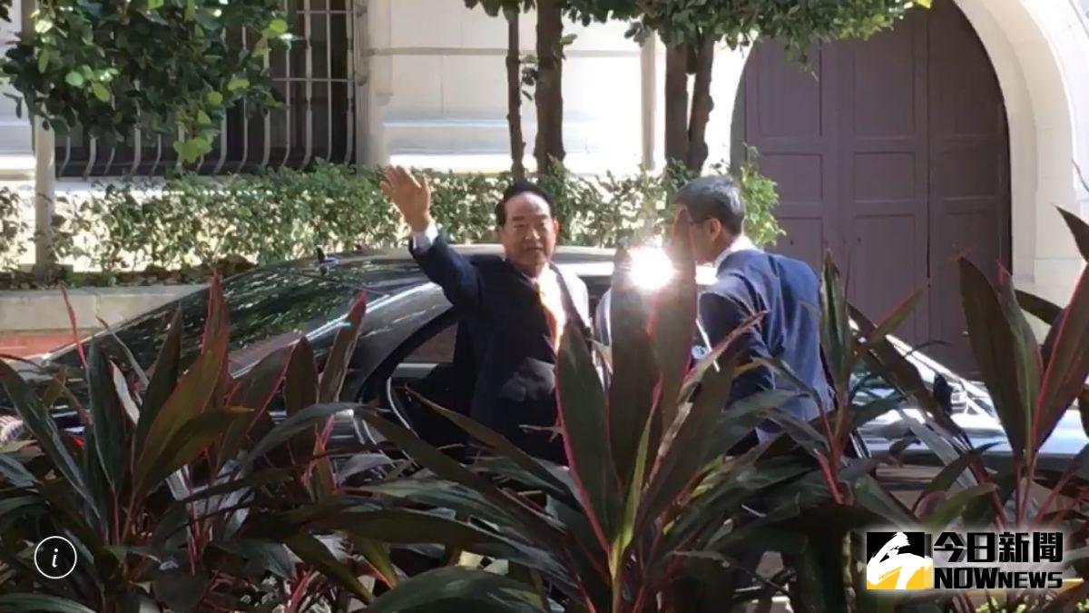 ▲親民黨黨主席宋楚瑜被問到是否參選2020年總統大選時表示，會再找時間跟大家好好聊聊。（圖／記者劉育辰攝 2019.10.10）