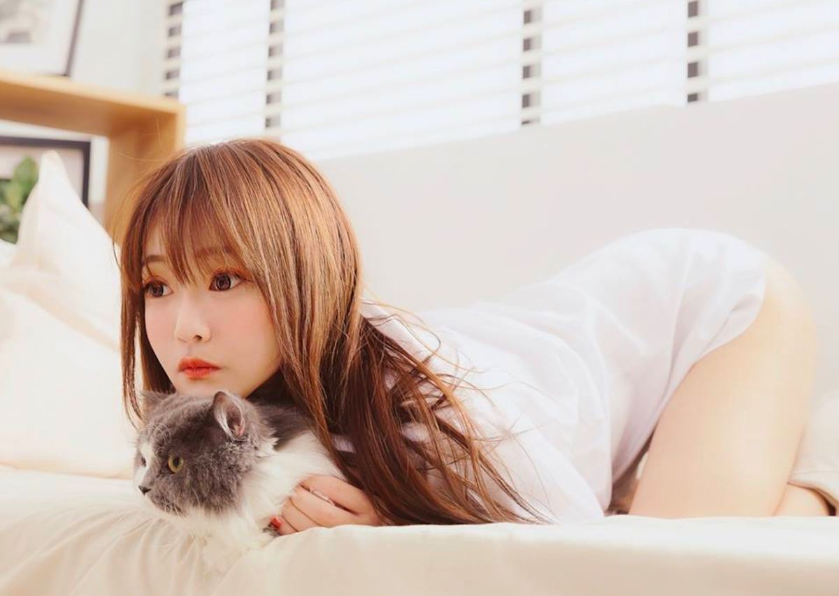 ▲辣模周荀曬出身穿國旗比基尼的辣照。（圖／翻攝臉書）