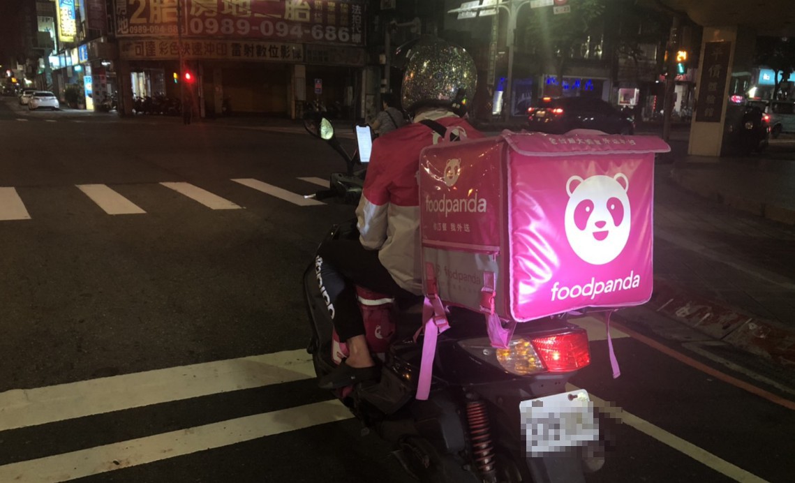 ▲外送平台近年崛起，路上經常可見許多外送員的身影。（圖／NOWnews資料照片）