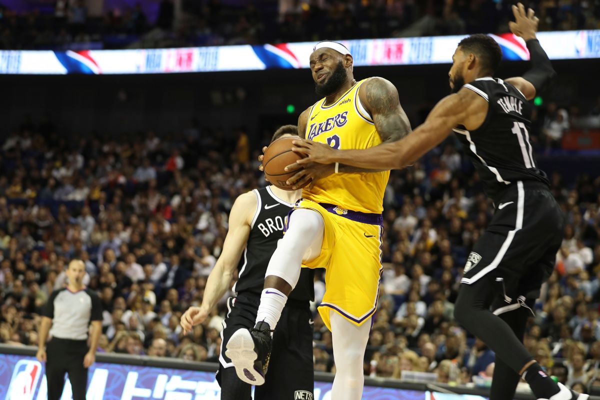 ▲在NBA言論風波引發中方抵制下，NBA中國季前賽10日晚在上海開打，吸引滿場球迷觀賽，氣氛熱烈。（圖／美聯社／達志影像）