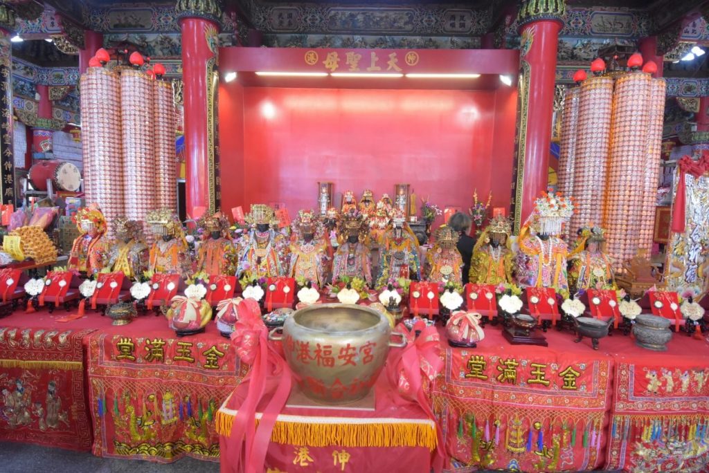 文化祈福活動透過遶境在伸港福安宮聚集13尊媽祖。（圖／記者陳雅芳攝，2019.10.11）