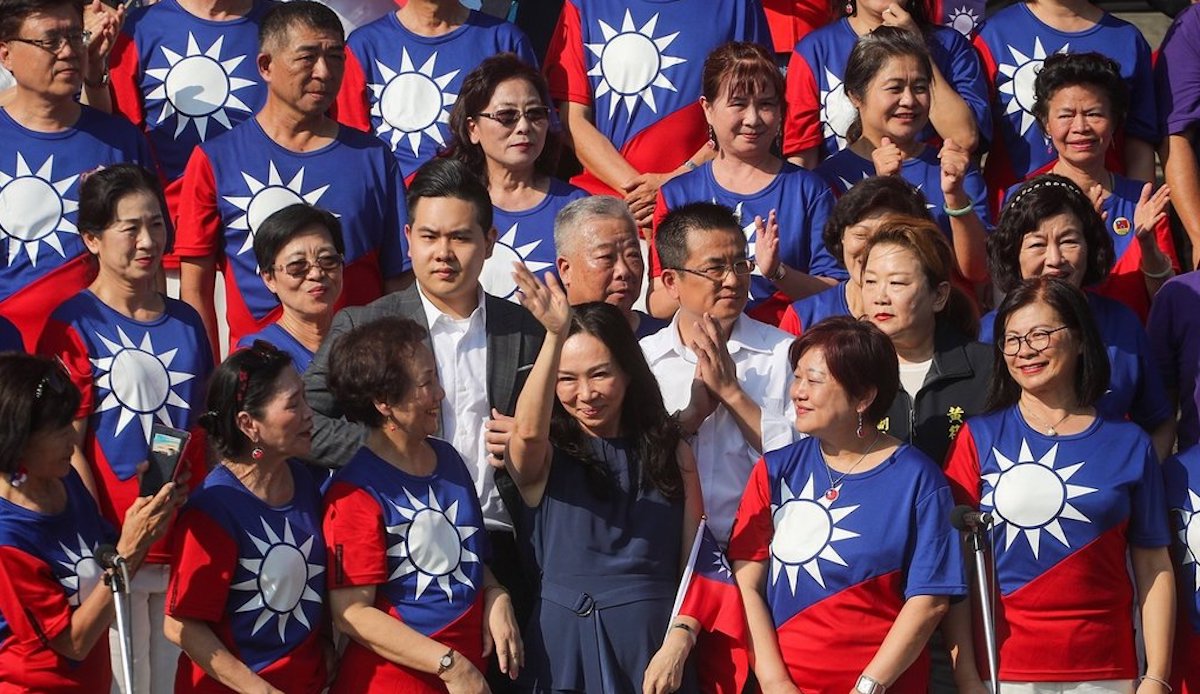 ▲國民黨 10 日在台北舉辦「愛國旗愛國家國慶大會」，國民黨總統參選人、高雄市長韓國瑜的妻子李佳芬因故遲到將近 1 小時，引發議論。（圖／中央社資料圖片）