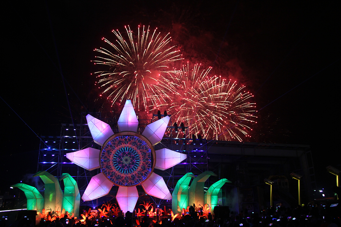 ▲花蓮縣斥資千萬舉辦「太平洋花彩節」，11日晚間7時在花蓮市六期重畫區隆重登場。（圖／記者鄭志宏攝）